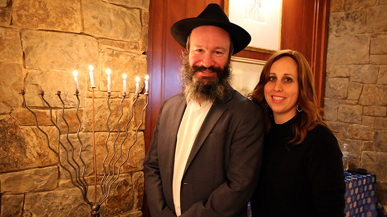 Rabbi Zalman Mendelsohn and his wife, Raizy