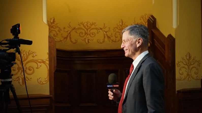 Gordon issues executive order banning campaign contributions on state property